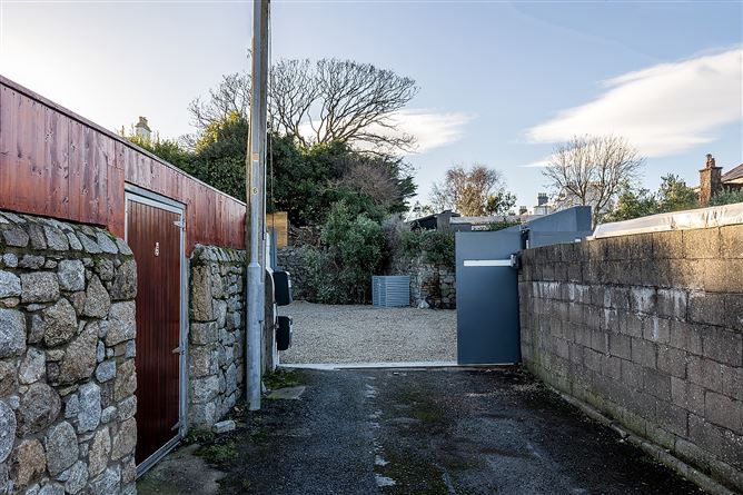 Mews 1, Rere of 10 Sandycove Avenue West, Sandycove, County Dublin