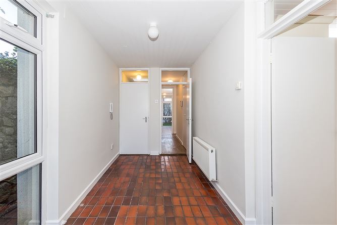 Mews 1, Rere of 10 Sandycove Avenue West, Sandycove, County Dublin