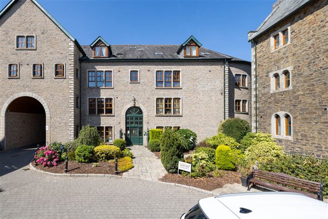 17 Priory Court, St. Michael's Road, Gorey