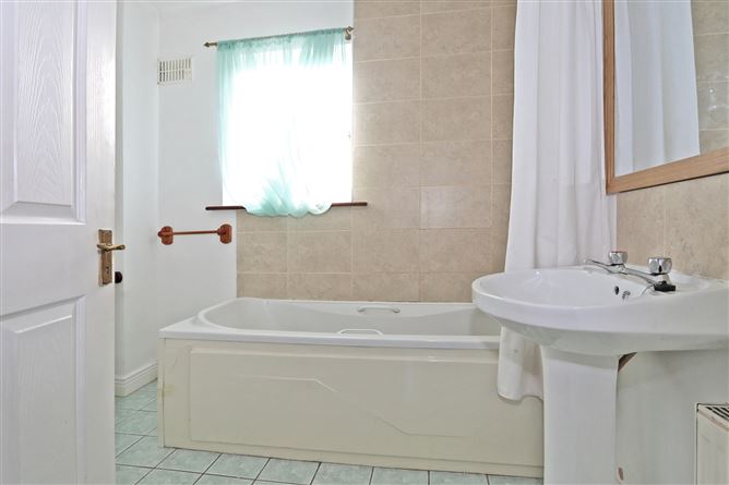 5 Dun Aras, Shannon, Co. Clare