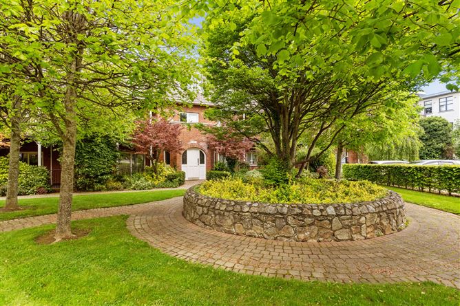 30 Castle Lawn, Kilgobbin Wood, Sandyford, Dublin 18
