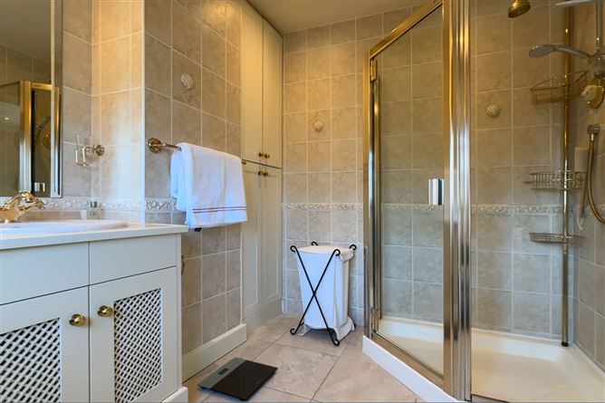 81 Hampton Park, St. Helen's Wood, Booterstown, Co. Dublin