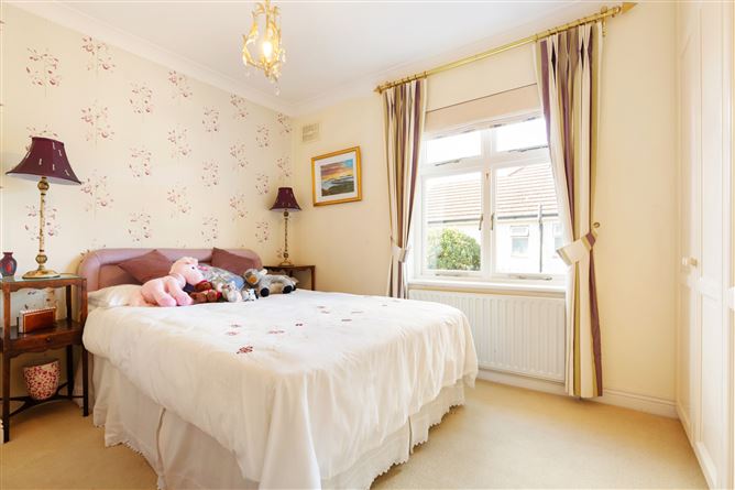 81 Hampton Park, St. Helen's Wood, Booterstown, Co. Dublin