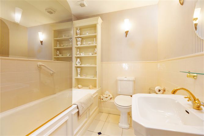 81 Hampton Park, St. Helen's Wood, Booterstown, Co. Dublin