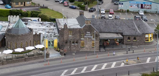 The Auld Triangle, Macroom, Cork
