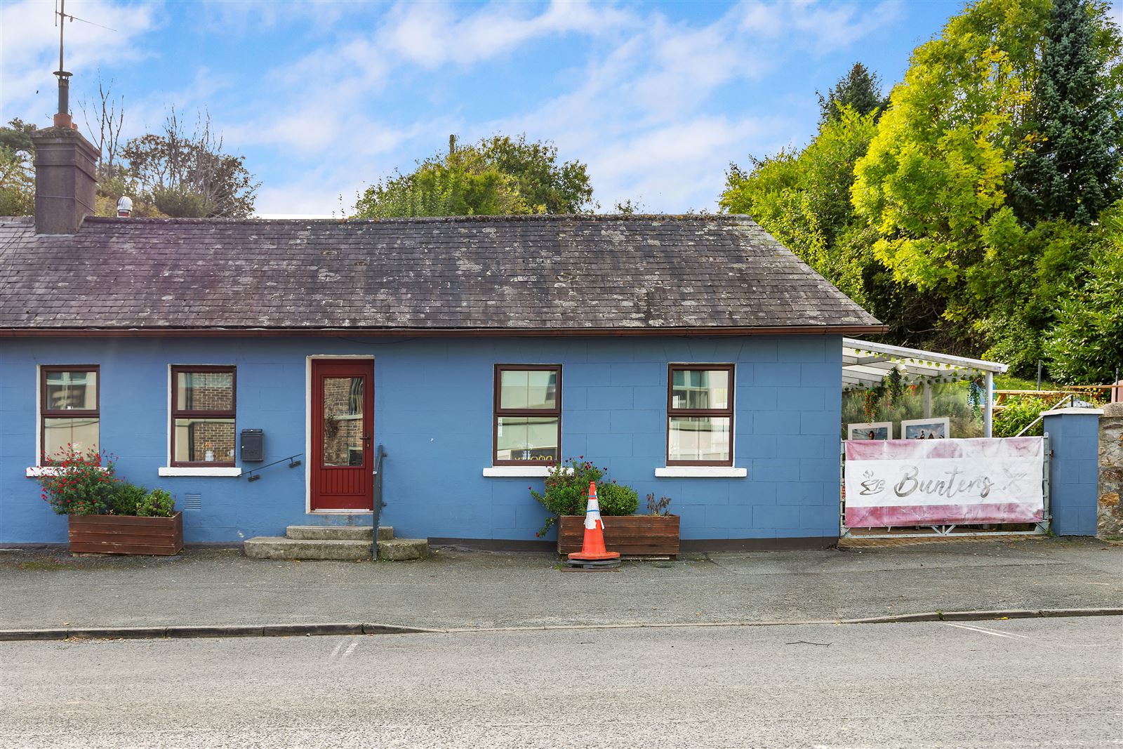 Photo 1 of 19 — Bunters Coffee Shop, Main Street, Newtownmountkennedy, Co. Wicklow
