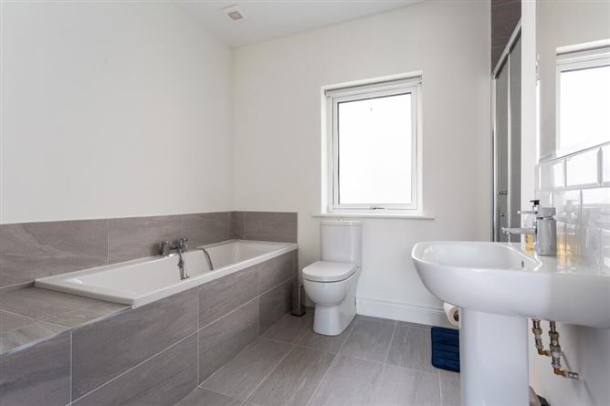 1a Hillcrest Court, Lucan, Dublin