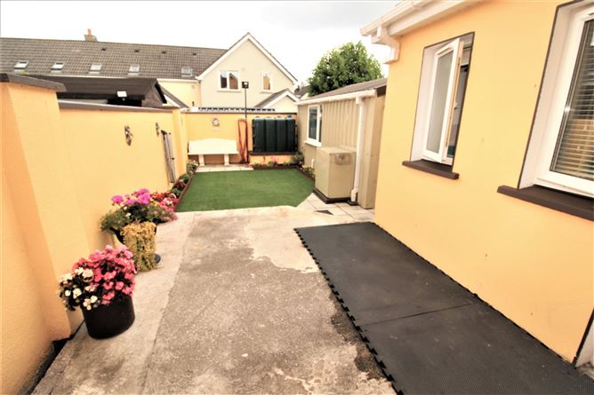11 Manor Grove, Mountmellick, Co. Laois