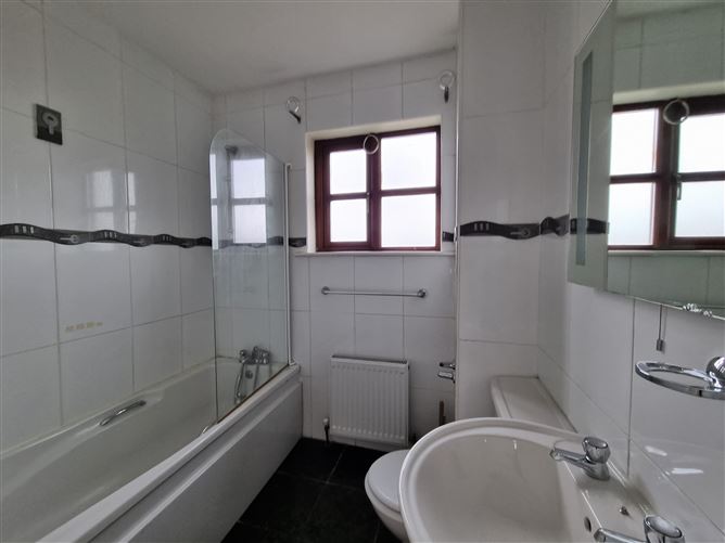 10 The Crescent, Cnoc na Greine, Kilcullen, Kildare