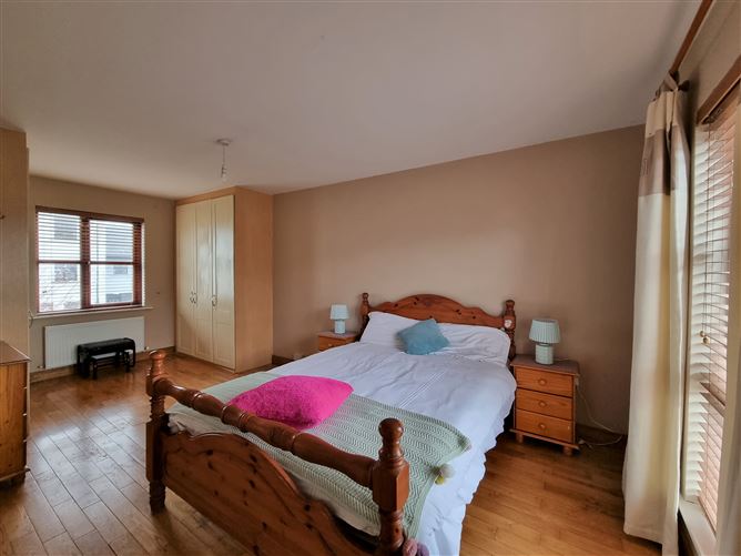 10 The Crescent, Cnoc na Greine, Kilcullen, Kildare