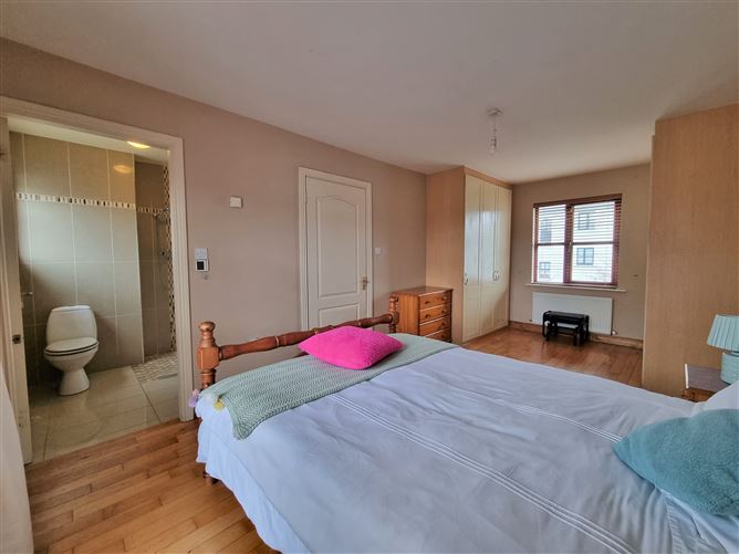 10 The Crescent, Cnoc na Greine, Kilcullen, Kildare
