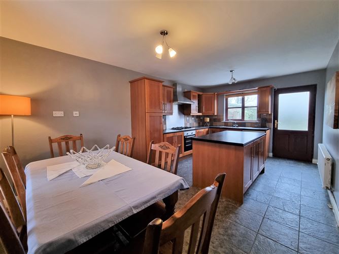 10 The Crescent, Cnoc na Greine, Kilcullen, Kildare