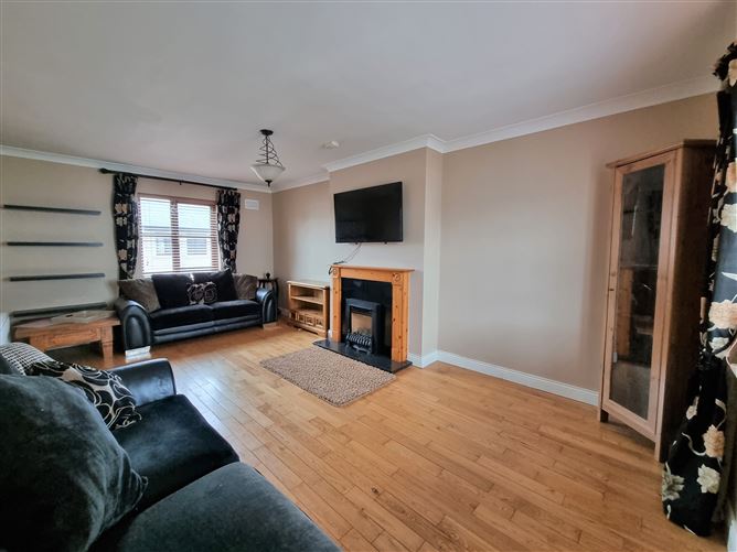 10 The Crescent, Cnoc na Greine, Kilcullen, Kildare
