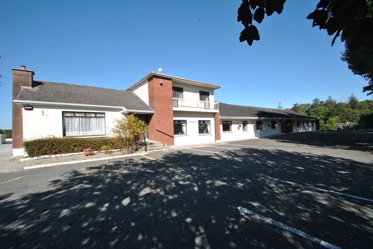 17 Bed Accommodation on 4.54 acres l Reduced to sell l Birr, Offaly