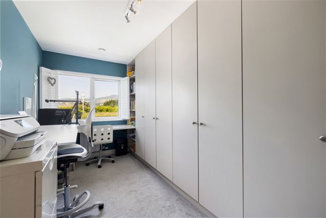 https://photos-a.propertyimages.ie/media/5/2/8/5009825/6d429c1b-0075-4204-96de-0193b95e2314_l.jpeg