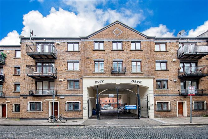 €1,900 / month