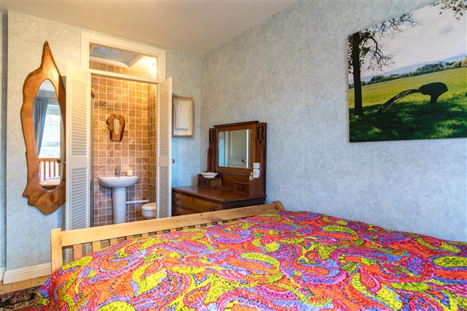 60 Brookfield, Kimmage, Dublin 12