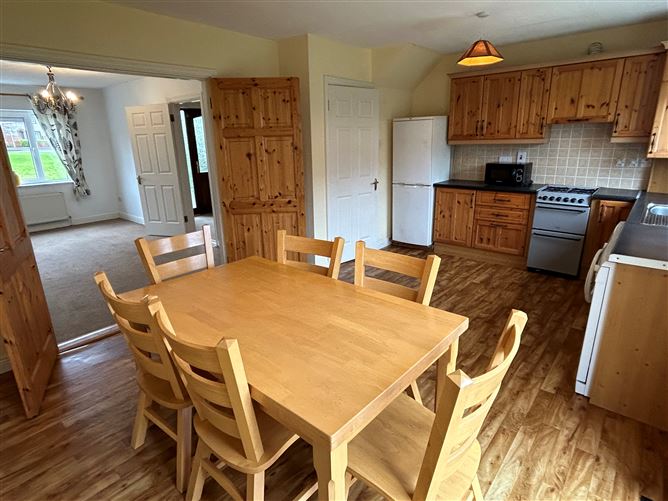 20 The Cedars, Classes Lakes, Ovens, Cork