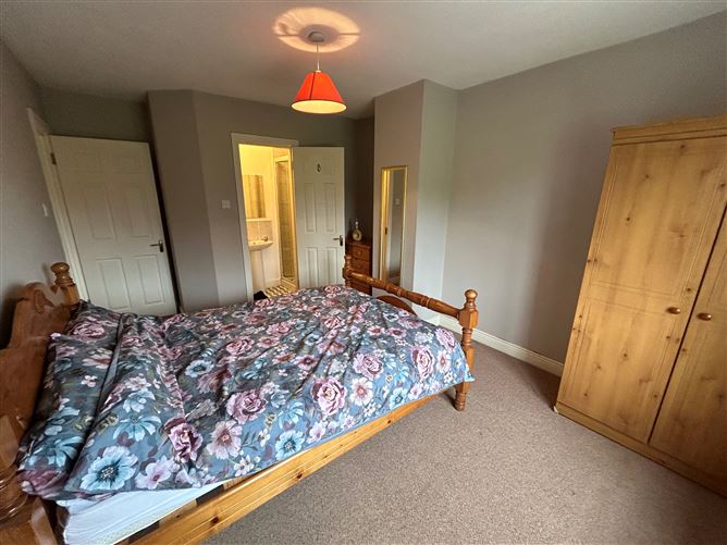 20 The Cedars, Classes Lakes, Ovens, Cork