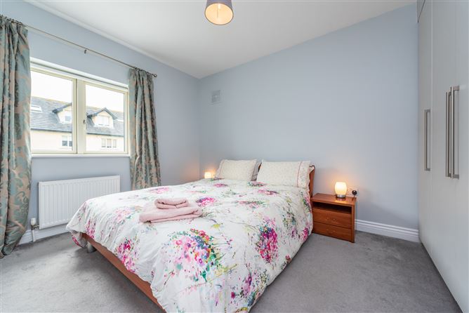 https://photos-a.propertyimages.ie/media/5/3/0/4941035/63ae851b-7151-4759-b5b1-fa40ef78fc2a_l.jpg