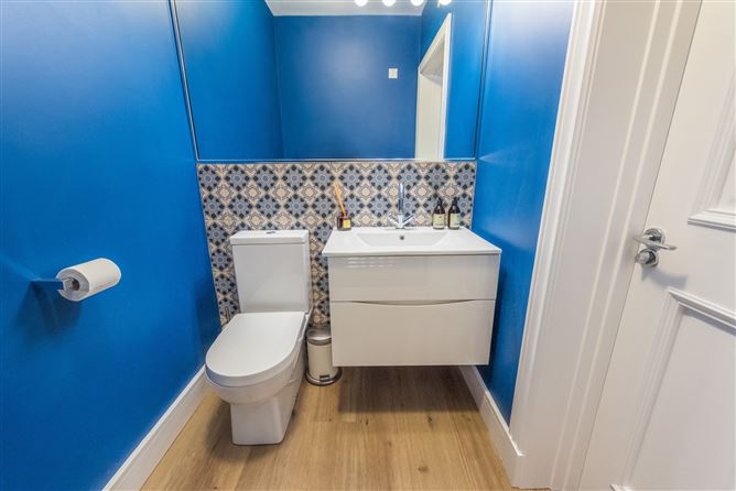 https://photos-a.propertyimages.ie/media/5/3/0/4941035/63ae851b-7151-4759-b5b1-fa40ef78fc2a_l.jpg