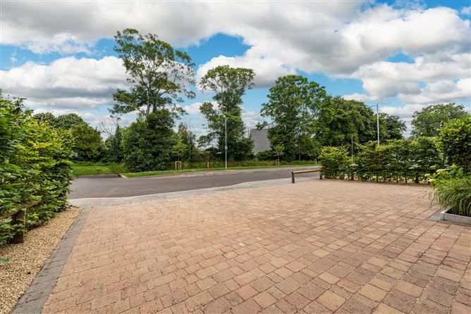 https://photos-a.propertyimages.ie/media/5/3/0/4941035/63ae851b-7151-4759-b5b1-fa40ef78fc2a_l.jpg