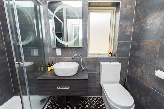 https://photos-a.propertyimages.ie/media/5/3/0/4941035/63ae851b-7151-4759-b5b1-fa40ef78fc2a_l.jpg
