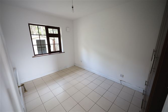 Photo 6 of 11 — 20 Castlecourt, Church Road, Carrigaline, Cork
