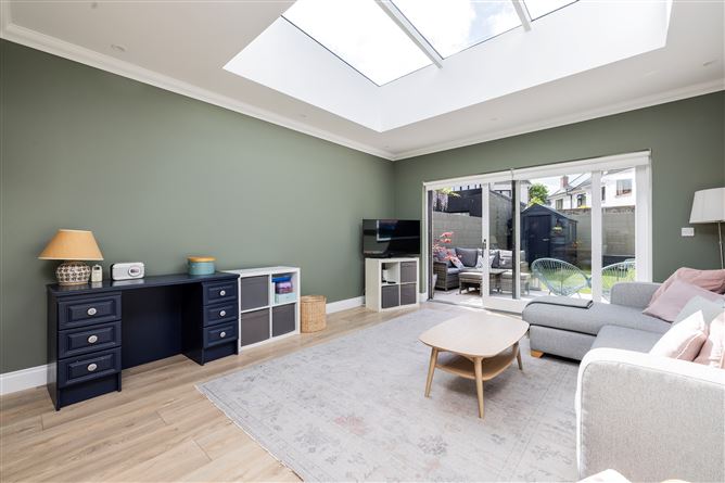 https://photos-a.propertyimages.ie/media/5/3/1/4999135/79933ef6-01ee-4bdd-a28f-47bb2192d22f_l.jpg