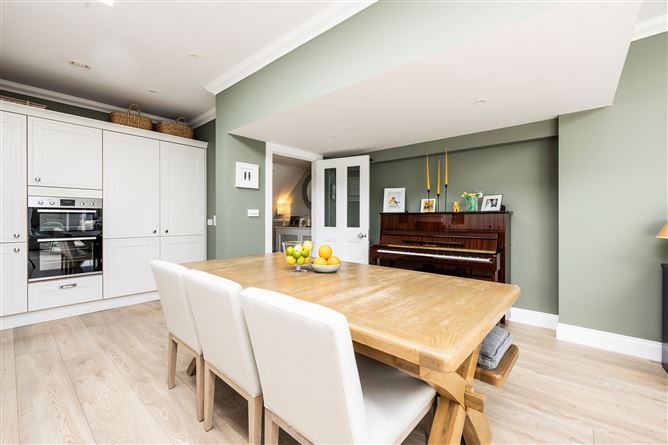 https://photos-a.propertyimages.ie/media/5/3/1/4999135/79933ef6-01ee-4bdd-a28f-47bb2192d22f_l.jpg