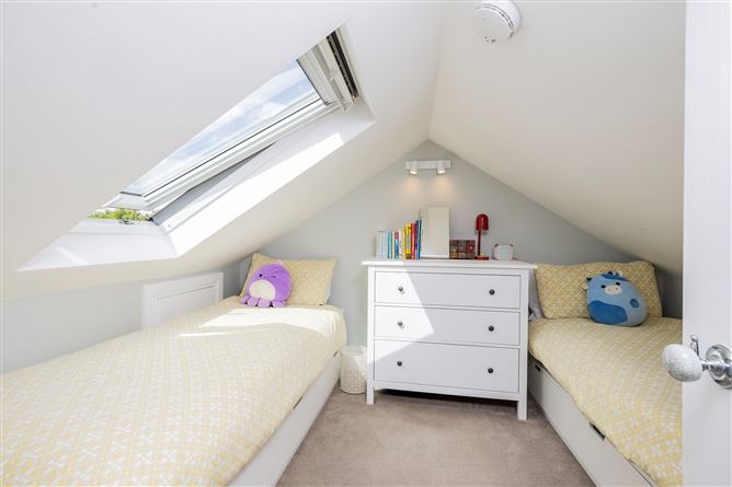 https://photos-a.propertyimages.ie/media/5/3/1/4999135/79933ef6-01ee-4bdd-a28f-47bb2192d22f_l.jpg