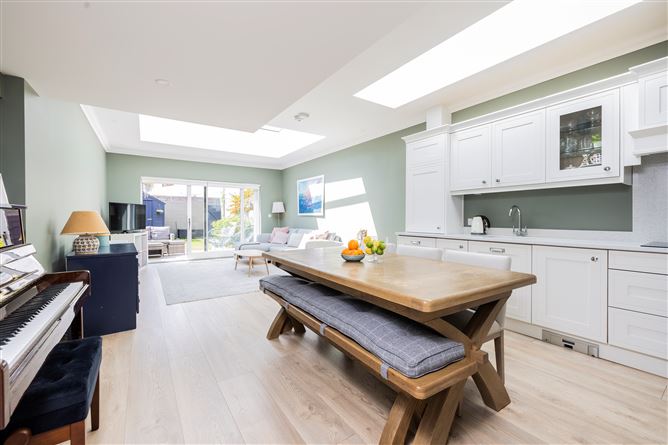 https://photos-a.propertyimages.ie/media/5/3/1/4999135/79933ef6-01ee-4bdd-a28f-47bb2192d22f_l.jpg