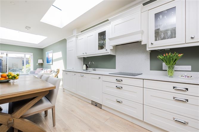https://photos-a.propertyimages.ie/media/5/3/1/4999135/79933ef6-01ee-4bdd-a28f-47bb2192d22f_l.jpg