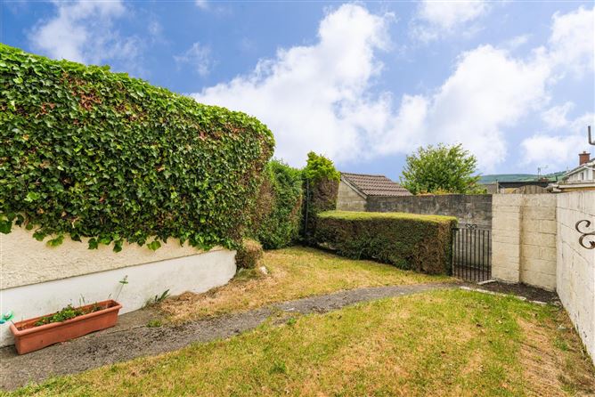 Photo 19 of 24 — 12 Rathlawns, Rathcoole, Co. Dublin