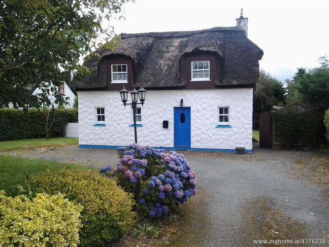 main photo for 3 The Thatched Cottages, Knockananna, Co. Wicklow