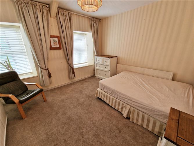 2 Vandeleur Street, Kilrush, Co. Clare