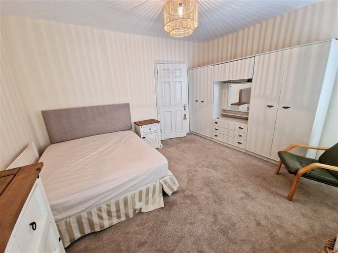 2 Vandeleur Street, Kilrush, Co. Clare