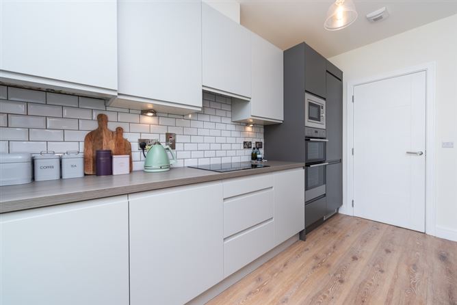 7 Oak Park Place, Oak Park, Naas, Co. Kildare. 