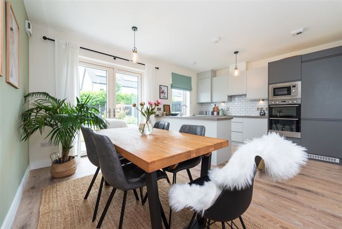 7 Oak Park Place, Oak Park, Naas, Co. Kildare. 
