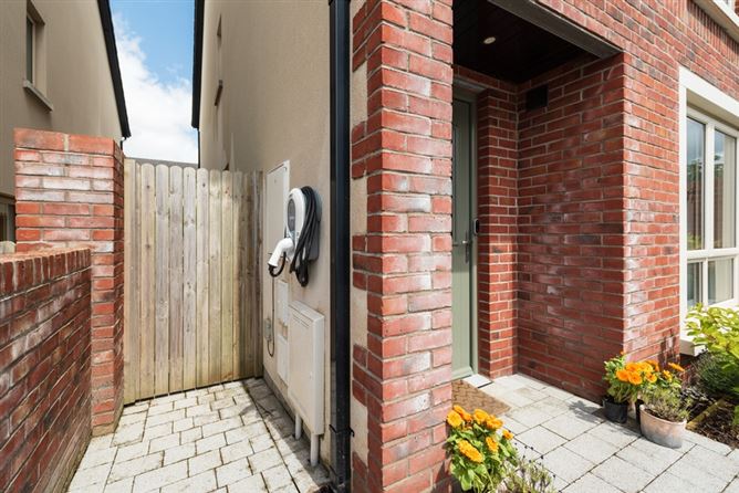 7 Oak Park Place, Oak Park, Naas, Co. Kildare. 
