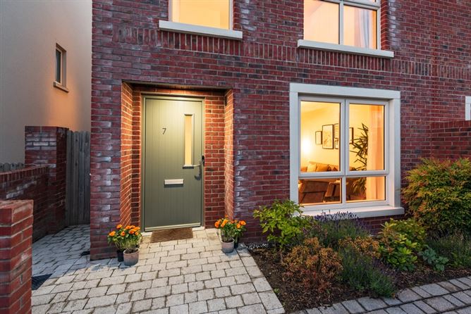 7 Oak Park Place, Oak Park, Naas, Co. Kildare. 