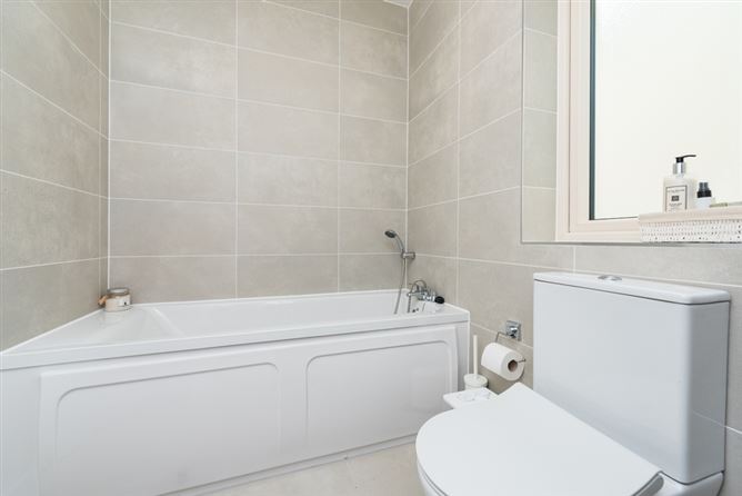 7 Oak Park Place, Oak Park, Naas, Co. Kildare. 
