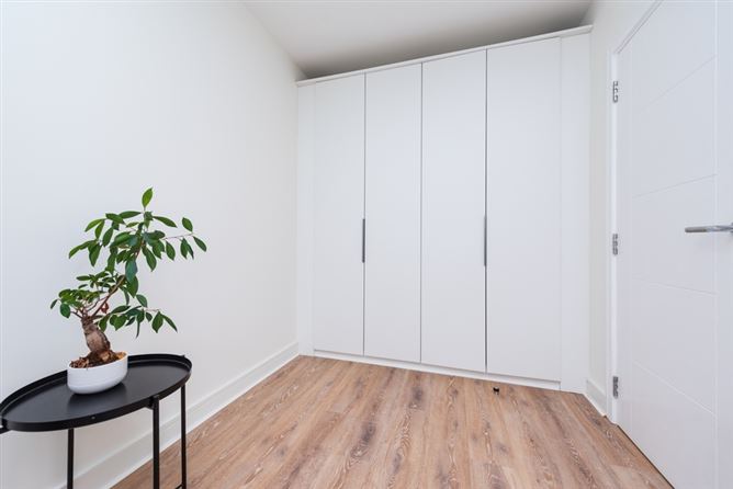7 Oak Park Place, Oak Park, Naas, Co. Kildare. 