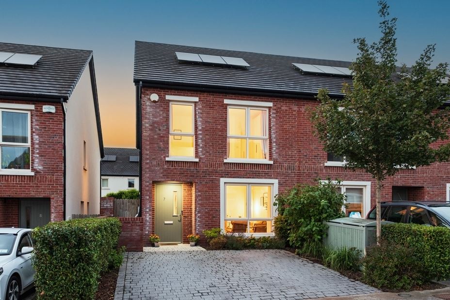 7 Oak Park Place, Oak Park, Naas, Co. Kildare. 