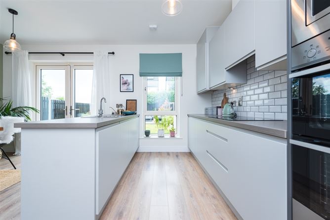 7 Oak Park Place, Oak Park, Naas, Co. Kildare. 