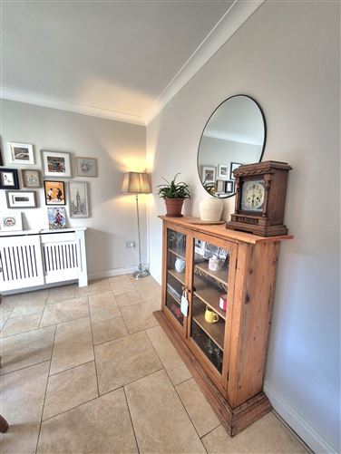 https://photos-a.propertyimages.ie/media/5/3/3/4931335/e3e6e5c6-3324-438c-86a1-e014dbbdf57c_l.jpg