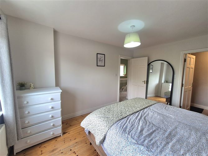https://photos-a.propertyimages.ie/media/5/3/3/4931335/e3e6e5c6-3324-438c-86a1-e014dbbdf57c_l.jpg