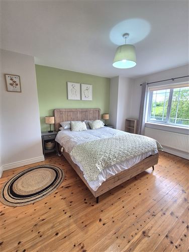 https://photos-a.propertyimages.ie/media/5/3/3/4931335/e3e6e5c6-3324-438c-86a1-e014dbbdf57c_l.jpg