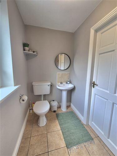 https://photos-a.propertyimages.ie/media/5/3/3/4931335/e3e6e5c6-3324-438c-86a1-e014dbbdf57c_l.jpg