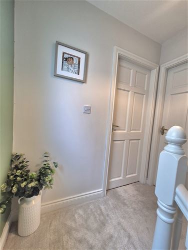 https://photos-a.propertyimages.ie/media/5/3/3/4931335/e3e6e5c6-3324-438c-86a1-e014dbbdf57c_l.jpg